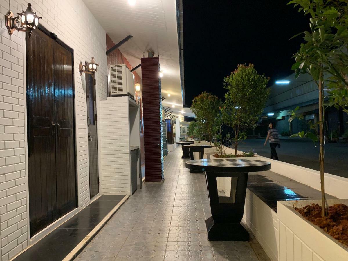At Night Hotel Chumphon Ngoại thất bức ảnh